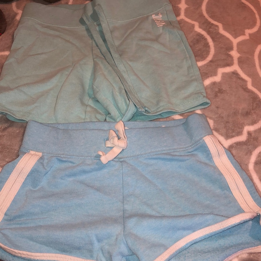 2 pairs of shorts